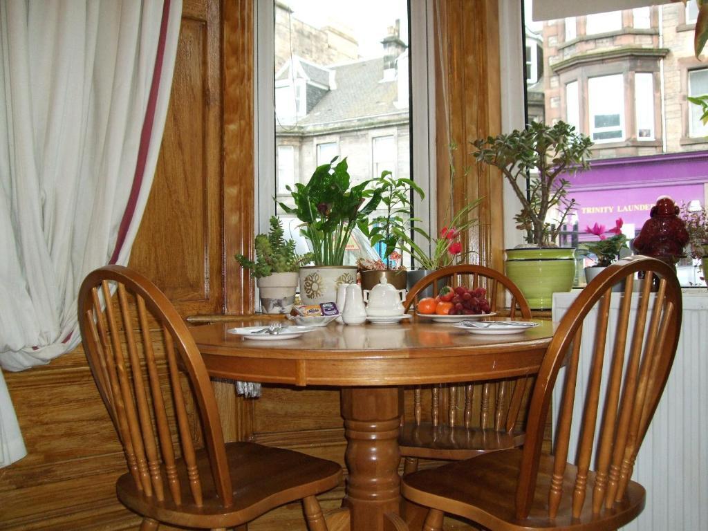 Swan Lake Guest House Edinburgh Exterior photo